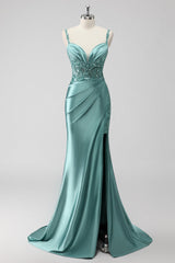 Grünes Pailletten Meerjungfrauen Satin Langes Ballkleid mit Rüschen und Schlitz
