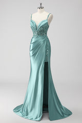 Grünes Pailletten Meerjungfrauen Satin Langes Ballkleid mit Rüschen und Schlitz