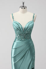 Grünes Pailletten Meerjungfrauen Satin Langes Ballkleid mit Rüschen und Schlitz