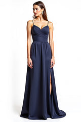 Marineblaues A-Linie Spaghetti-Träger Langes Hochzeitsgastkleid aus Chiffon mit Rüschen und Schlitz