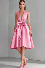 Rosa Midi Partykleid aus Satin mit V-Ausschnitt und Schleife
