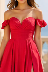 Rotes Schulterfreies Ballkleid aus Satin mit Schlitz