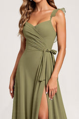 Olive Langes Chiffon Brautjungfernkleid in A-Linie mit Rüschen und Schlitz