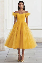 Gelbes Ballkleid aus Tüll mit Rüschen