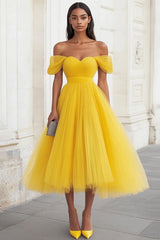 Gelbes Schulterfreies Ballkleid aus Tüll mit Falten