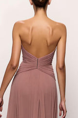 Trägerloses Blush Rückenfreies Gerafftes Langes Abendkleid mit Schlitz