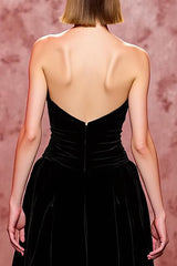 Samt Einfaches Schwarzes Langes Trägerloses Abendkleid mit Schlitz