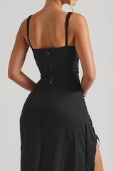 Schwarzes Abendkleid mit Spaghettiträgern und Schlitz