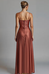 Cabernet Etui Hoch Niedrig Spaghettiträger Abendkleid mit Rüschen