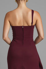 Burgundy Abendkleid mit einer Schulter und Schlitz