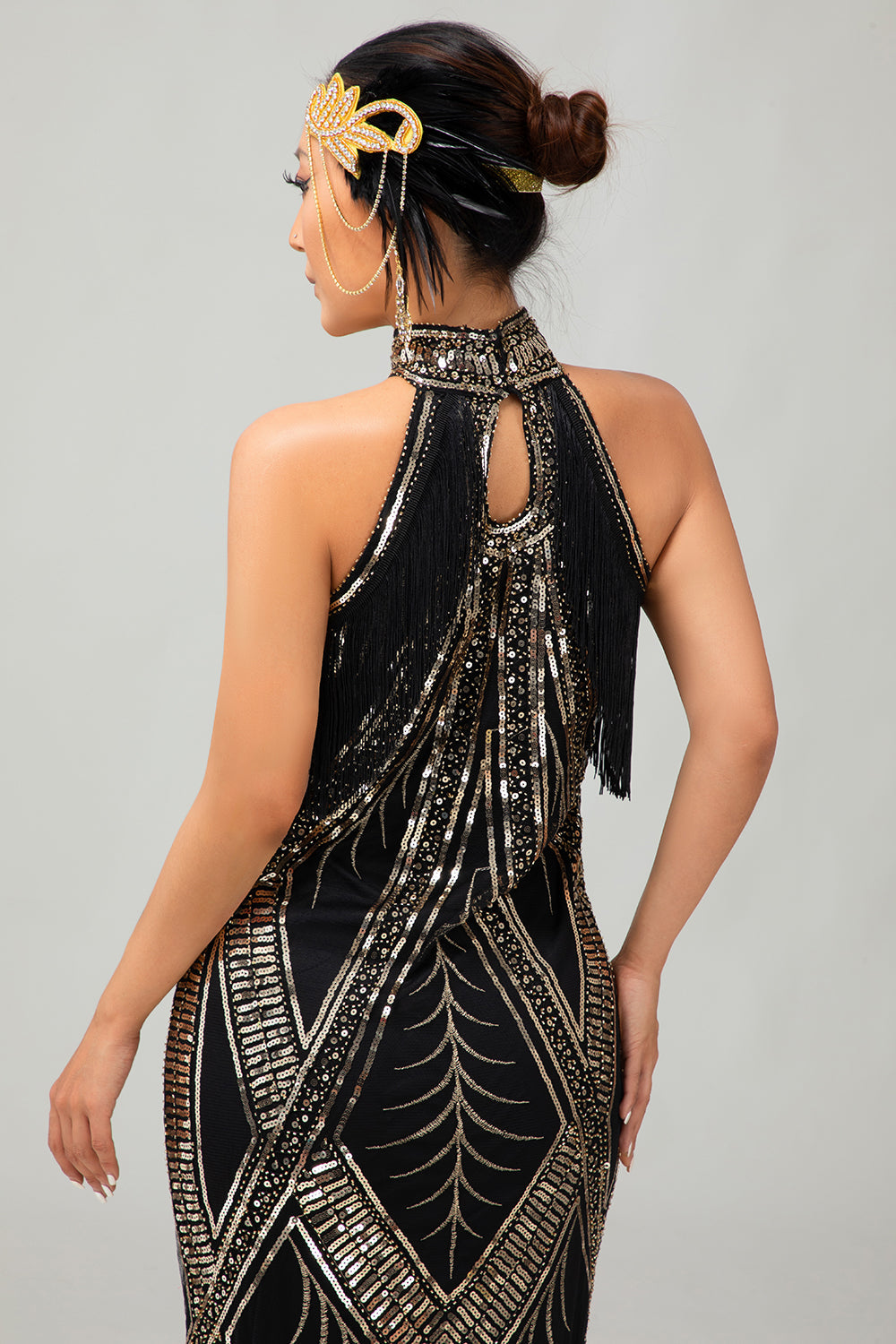 Bodycon Neckholder Schwarzes Goldenes Paillettenkleid aus den 1920er Jahren mit Fransen