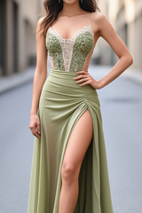 Grünes Meerjungfrau Spaghettiträger Applikationen Ballkleid mit Schlitz