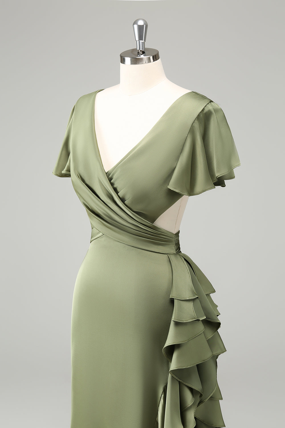 Olive Satin Etui Hochzeitsgastkleid mit V-Ausschnitt und Rüschen