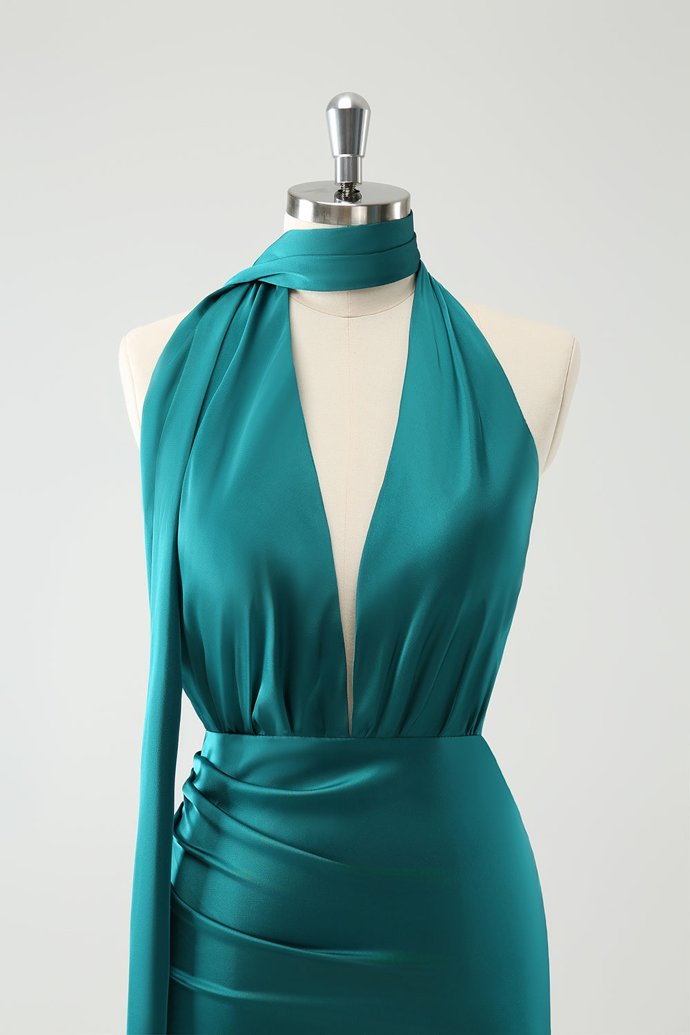 Pfauen V-Ausschnitt Rückenfreies Hochzeitsgastkleid mit Schlitz