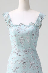 Graugrünes langes Brautjungfernkleid mit Blumendruck und Schlitz