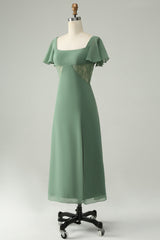 A Linie Eukalyptus Chiffon Brautjungfernkleid mit quadratischem Ausschnitt und Schlitz