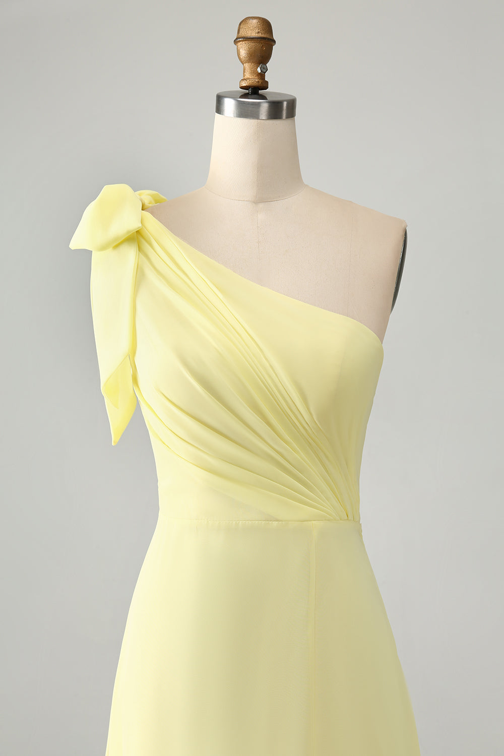 A Linie Eine Schulter Gelbes Langes Hochzeitsgastkleid mit Schlitz