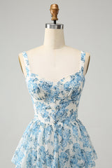 Weißes blaues Korsett gestuftes florales Hochzeitsgastkleid