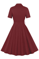 Einfaches burgunderrotes Vintage Kleid mit Reversausschnitt aus den 1950er Jahren