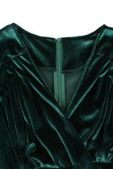 Dunkelgrünes Samtkleid mit V-Ausschnitt und Rüschen aus den 1950er Jahren