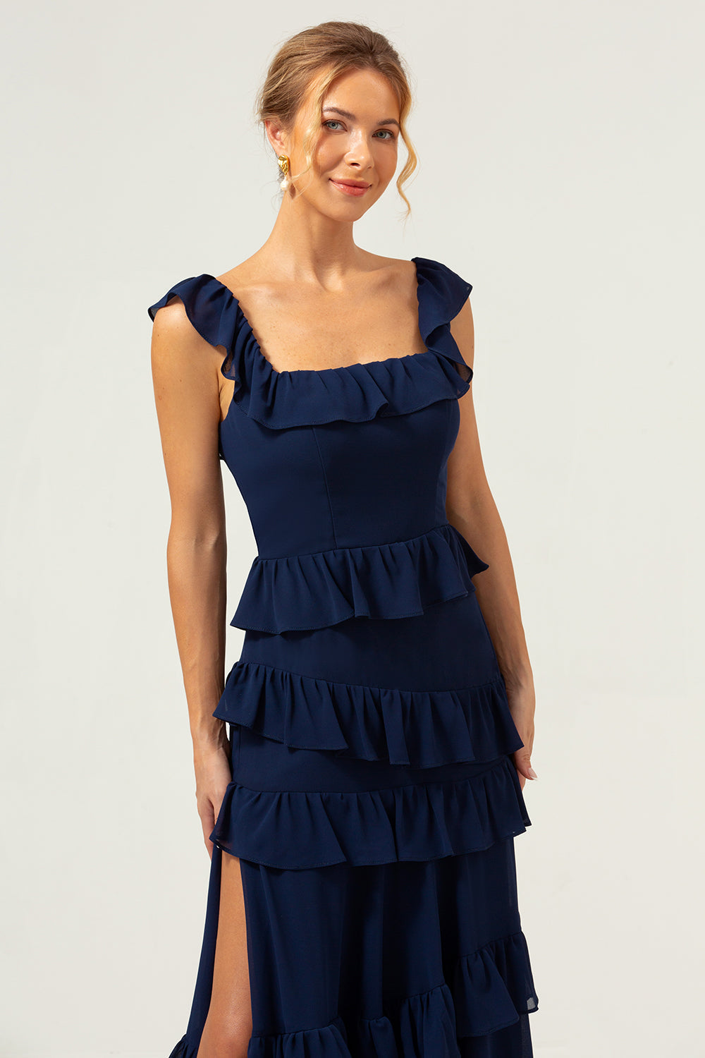 A-Linie Gestuftes Chiffonkleid mit quadratischem Ausschnitt Langes dunkelblaues Brautjungfernkleid