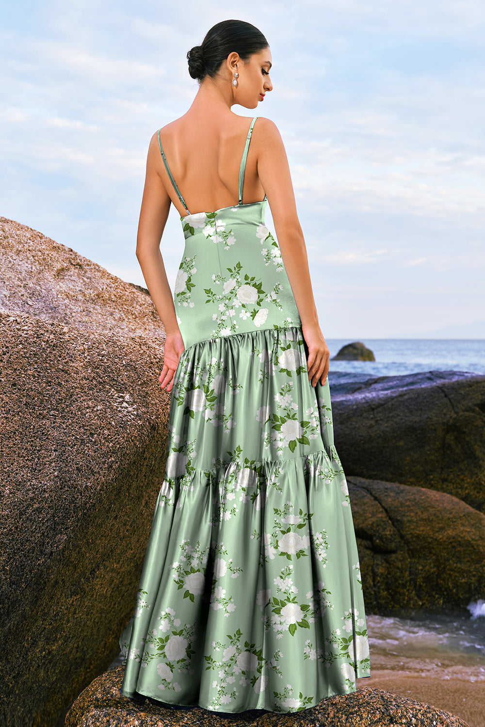 Marineblaues Bloom A-Linie Spaghettiträger Rückenfreies Druck Satin Langes Brautjungfernkleid
