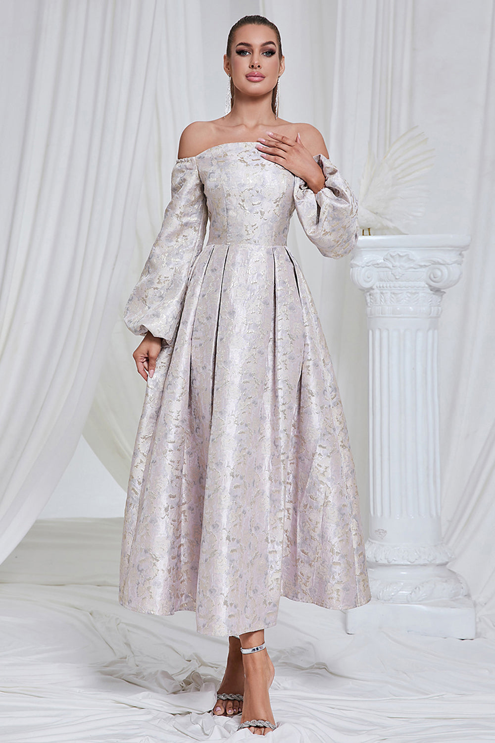 Flieder schulterfreies plissiertes A-Linie Ballkleid mit langen Ärmeln