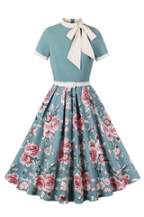 Blaue Kleider mit Blumendruck aus den 1950er Jahren mit kurzen Ärmeln