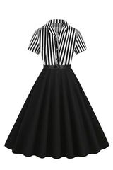 A Linie Schwarzes gestreiftes Kleid aus den 1950er Jahren mit kurzen Ärmeln