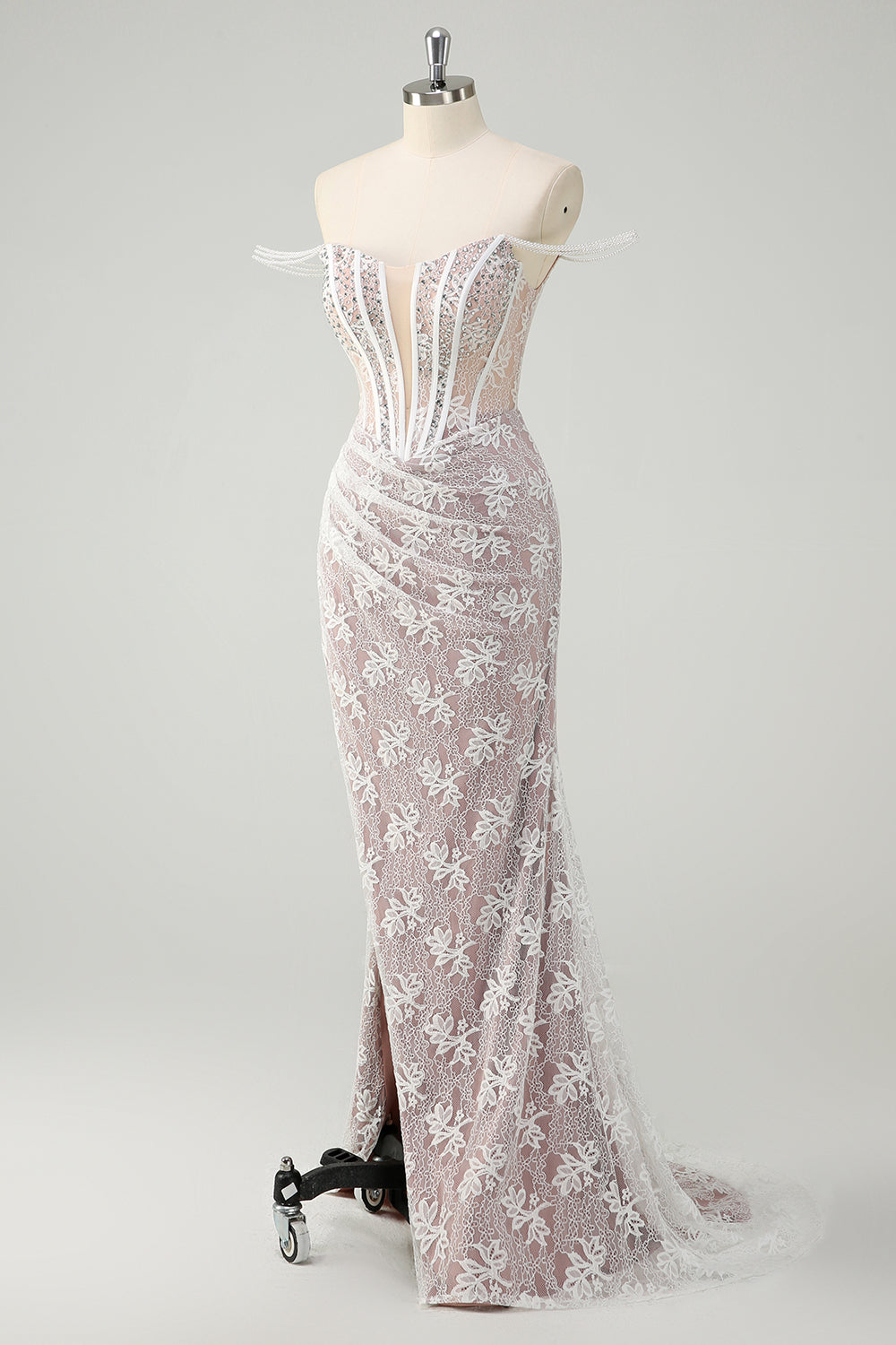 Glitzerndes weißes Meerjungfrauen schulterfreies perlenbesetztes Spitze Abendkleid mit Rüschen und Schlitz