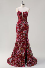 Glitzerndes burgunderrotes Meerjungfrauen Langes Pailletten Blumen Ballkleid mit Schlitz