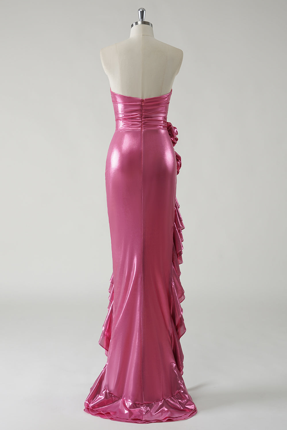 Glitzerndes fuchsias trägerloses Ballkleid in Metallic mit Schlitz