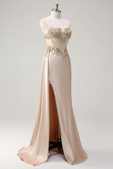 Champagner Trägerloses Meerjungfrauen Satin Seiten Cape Ballkleid mit Pailletten