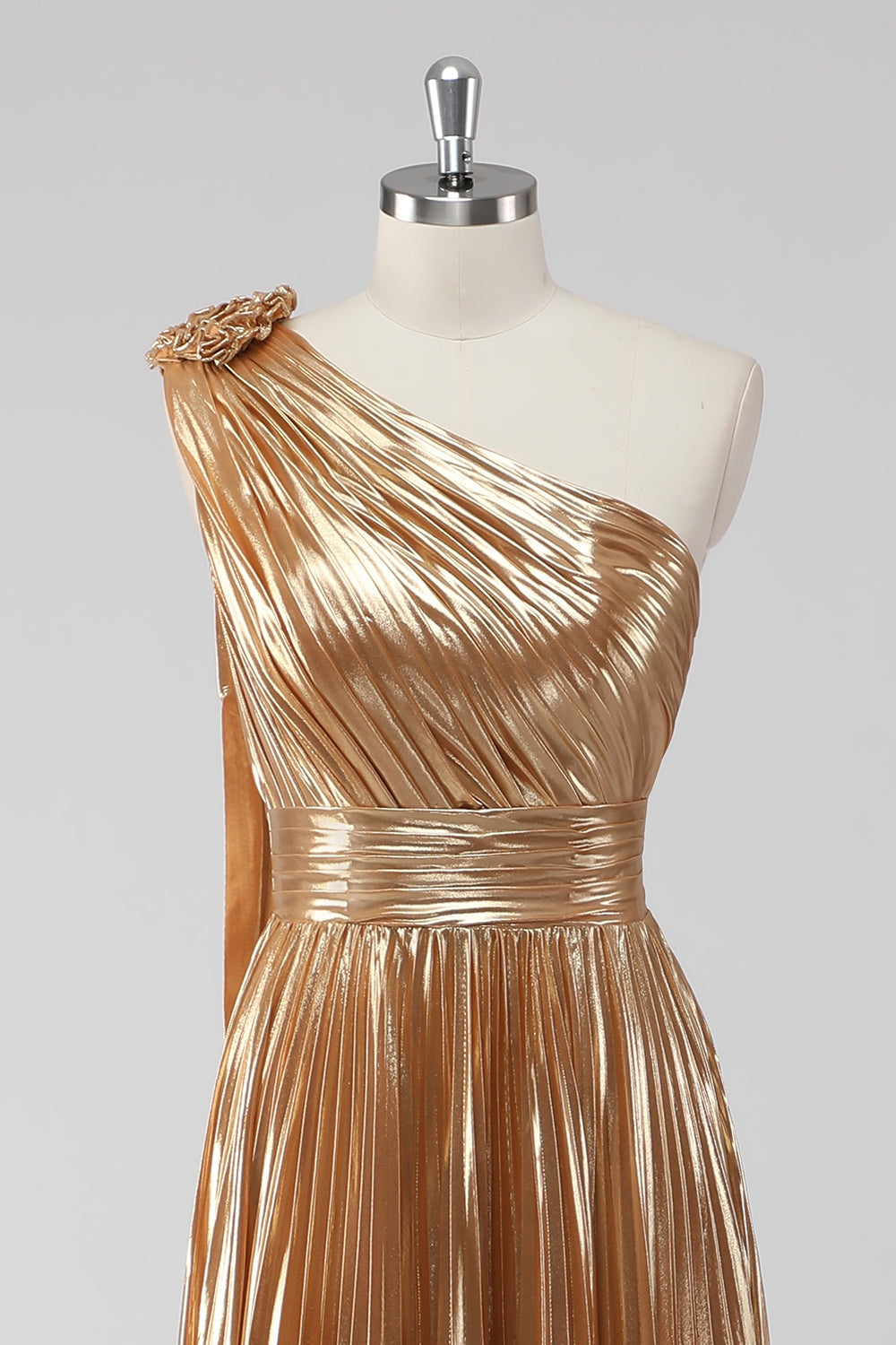 Goldenes Ein-Schulter A-Linie Metallic Abendkleid
