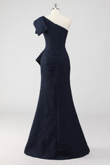 Marineblaues Ein-Schulter Meerjungfrauen Abendkleid mit Rüschen