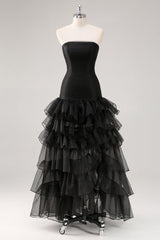 Schwarzes Trägerloses Gestuftes Tüll Ballkleid mit Rüschen