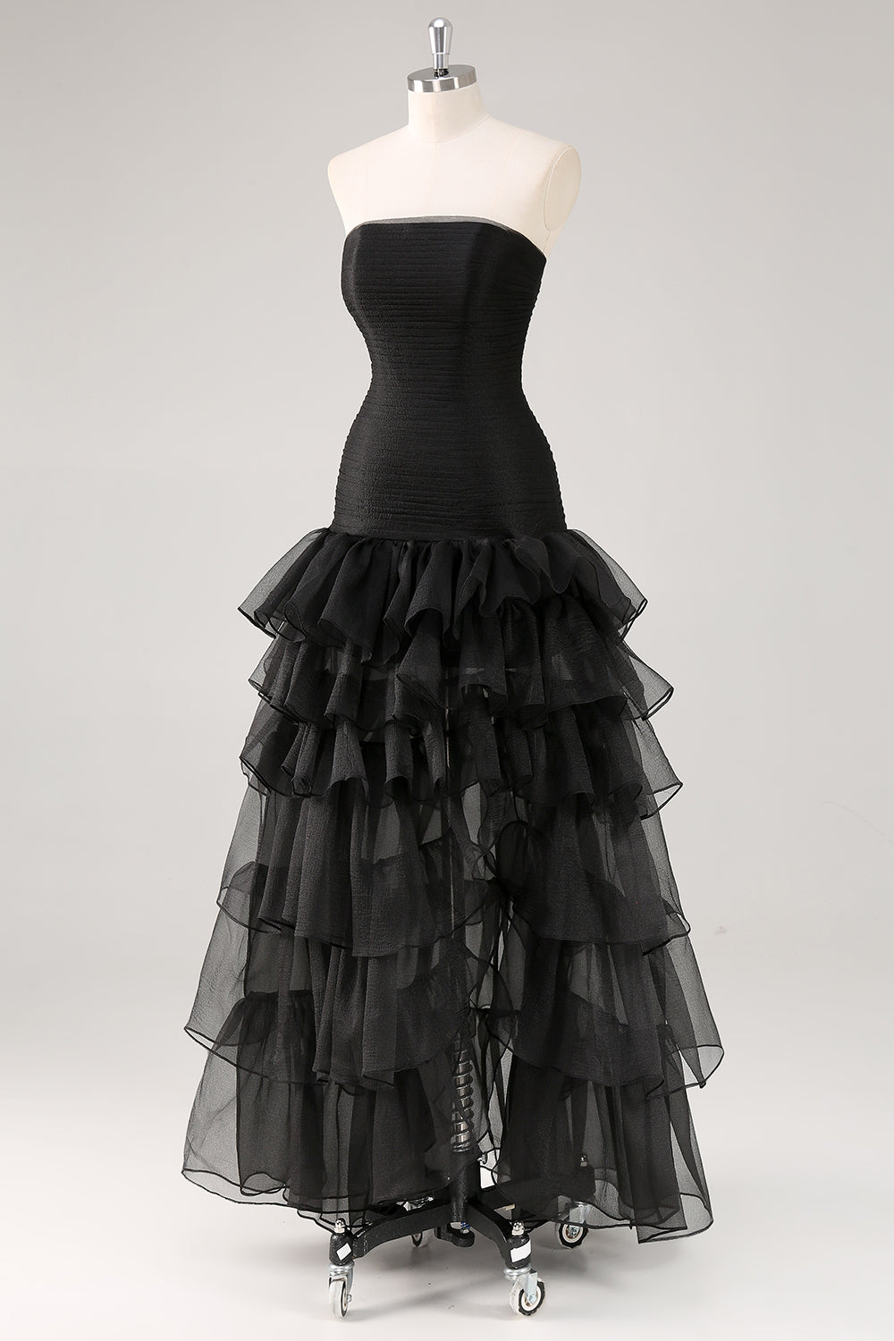 Schwarzes Trägerloses Gestuftes Tüll Ballkleid mit Rüschen