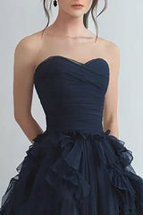 Organza Marineblaues Gestuftes Trägerloses Ballkleid in A-Linie