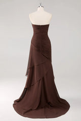 Dunkelbraunes Herzausschnitt Abendkleid mit Rüschen