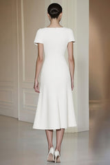 Tailliertes Weißes Midi Partykleid mit Kurzen Ärmeln und Geradem Bleistift