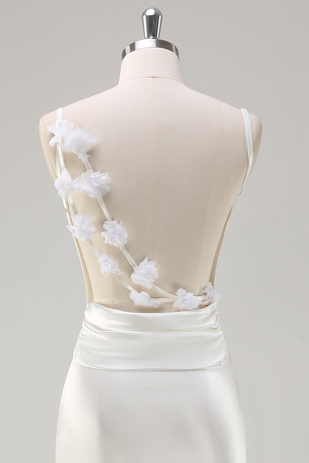 Weißes Rückenfreies Ballkleid aus Satin mit Wasserfallausschnitt