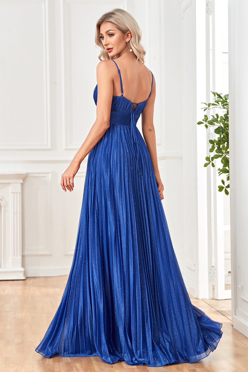 Glitzerndes Fuchsia Spaghetti-Träger A-Linie Langes Ballkleid mit Falten