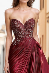 Burgundy Satin Herzausschnitt Ballkleid mit Stickerei