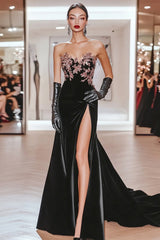 Schickes Schwarzes Herzausschnitt Meerjungfrau Applikation Satin Langes Ballkleid mit Schlitz