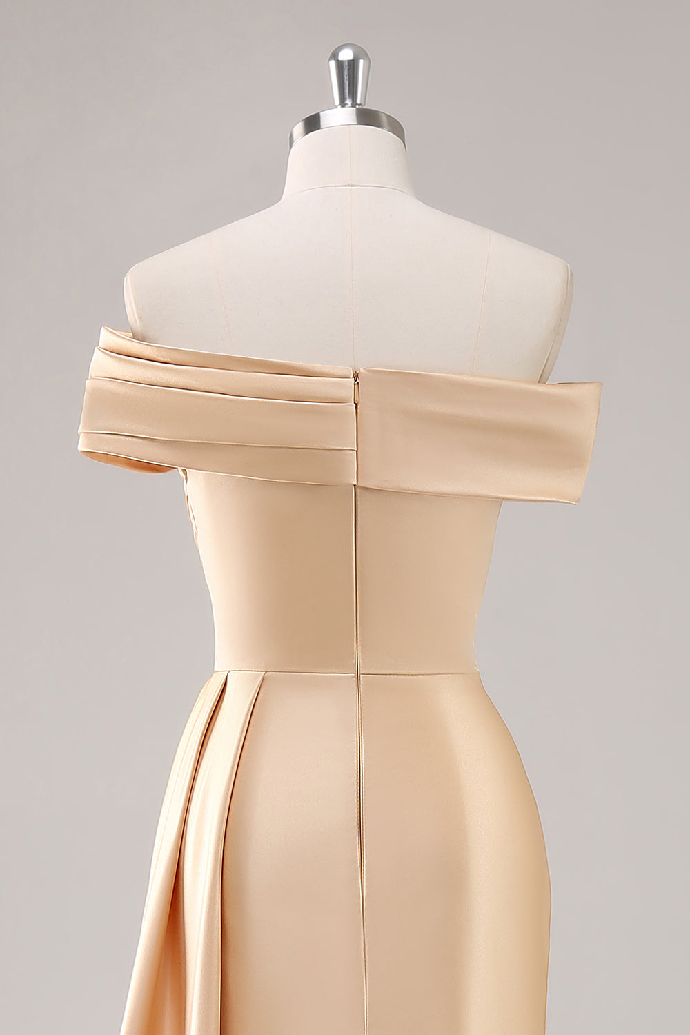 Langes Champagner Abendkleid mit einer Schulter und Falten