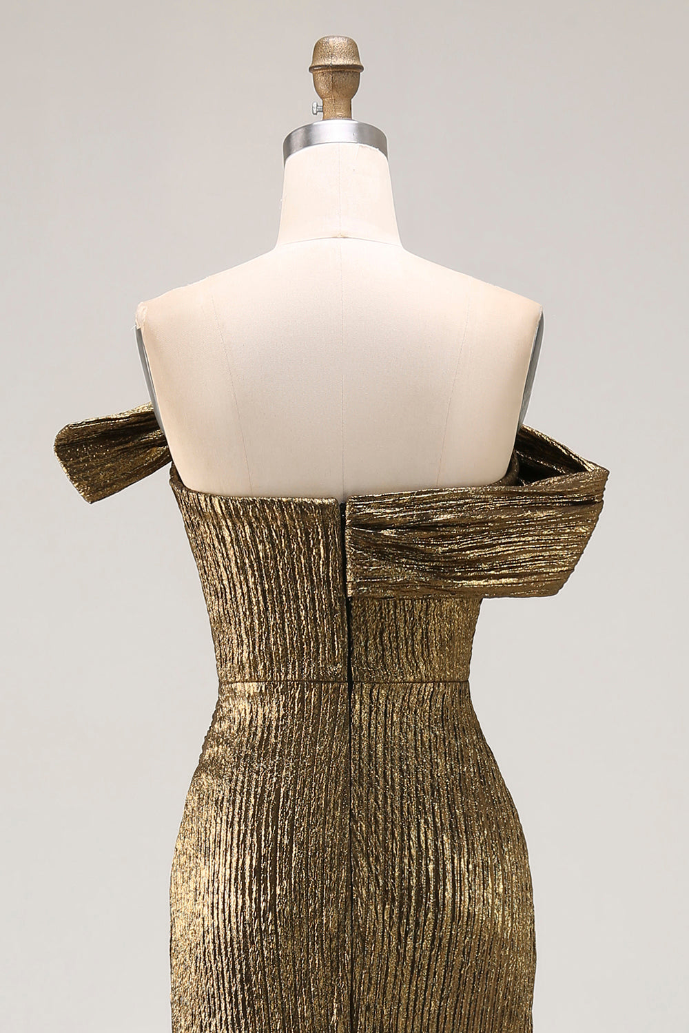 Gold Schulterfreies Etui Abendkleid aus Metallic Satin mit Schlitz