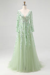 Dusty Sage V-Ausschnitt Spitze Tüll Ballkleid mit langen Ärmeln und Applikationen