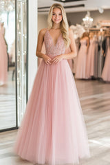 A Linie Rosa Tüll Ballkleid mit Spitzenapplikationen und tiefem V-Ausschnitt