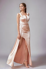 Elegantes Blush Satin Etui Plissee Langes Hochzeitsgastkleid mit Schlitz