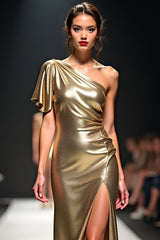 Goldenes Etui Eine Schulter Ballkleid mit Flatterärmeln und Schlitz